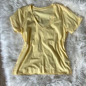 NWT Vineyard Vines Yellow clean jersey v-neck Tee